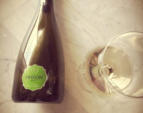 Dhéon Brut di Tenuta Borgolano Metodo Martinotti