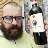 Il sopravvissuto che ama il vino, grande esperto di vini naturali, il racconta storie vere e reali senza peli sulla lingua