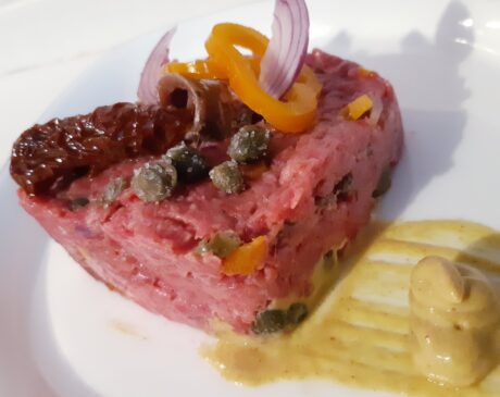 Tartare in abbinamento alla barbera riserva 2017 degustata.