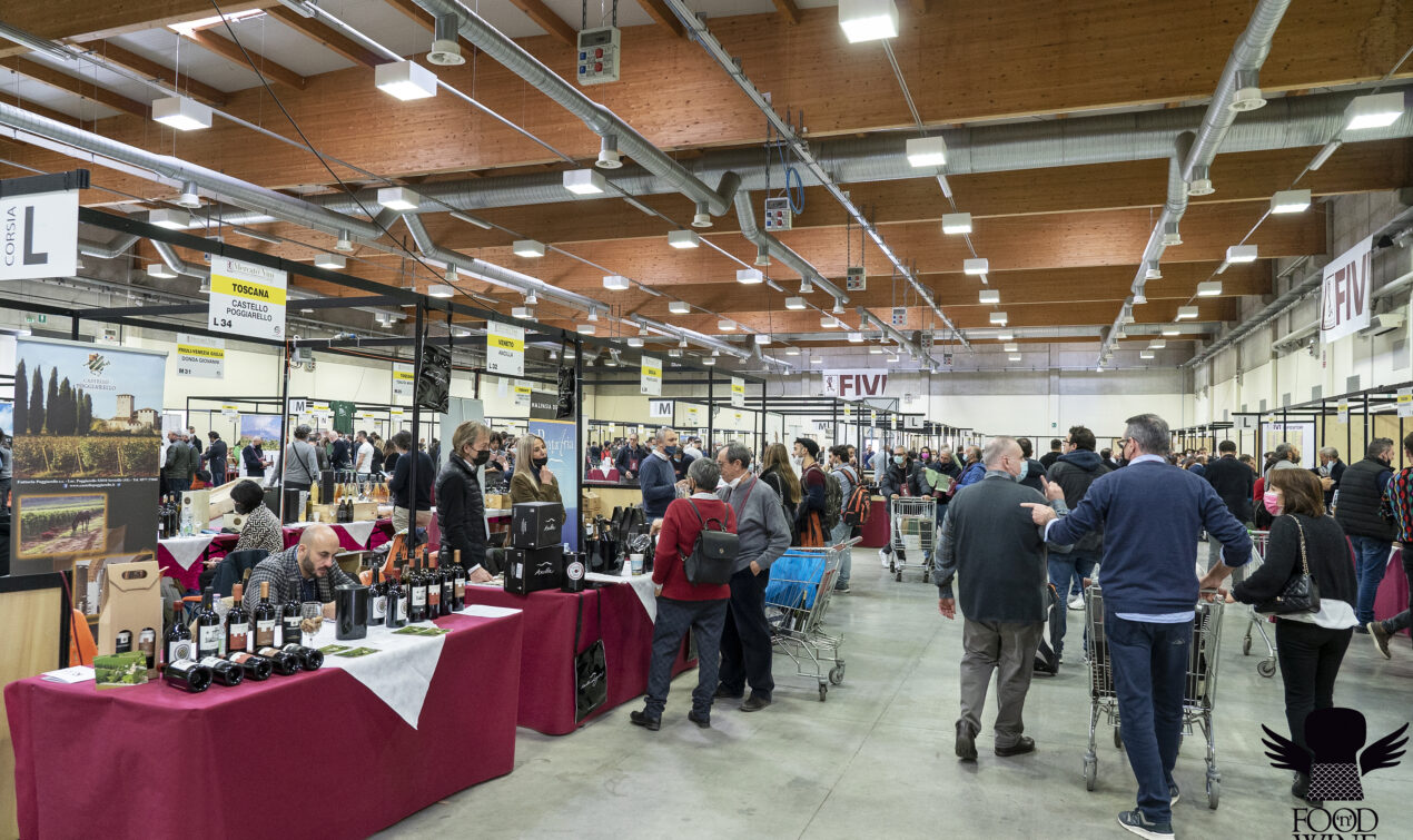 Le corsie della fiera di Piacenza che man mano si riempiono