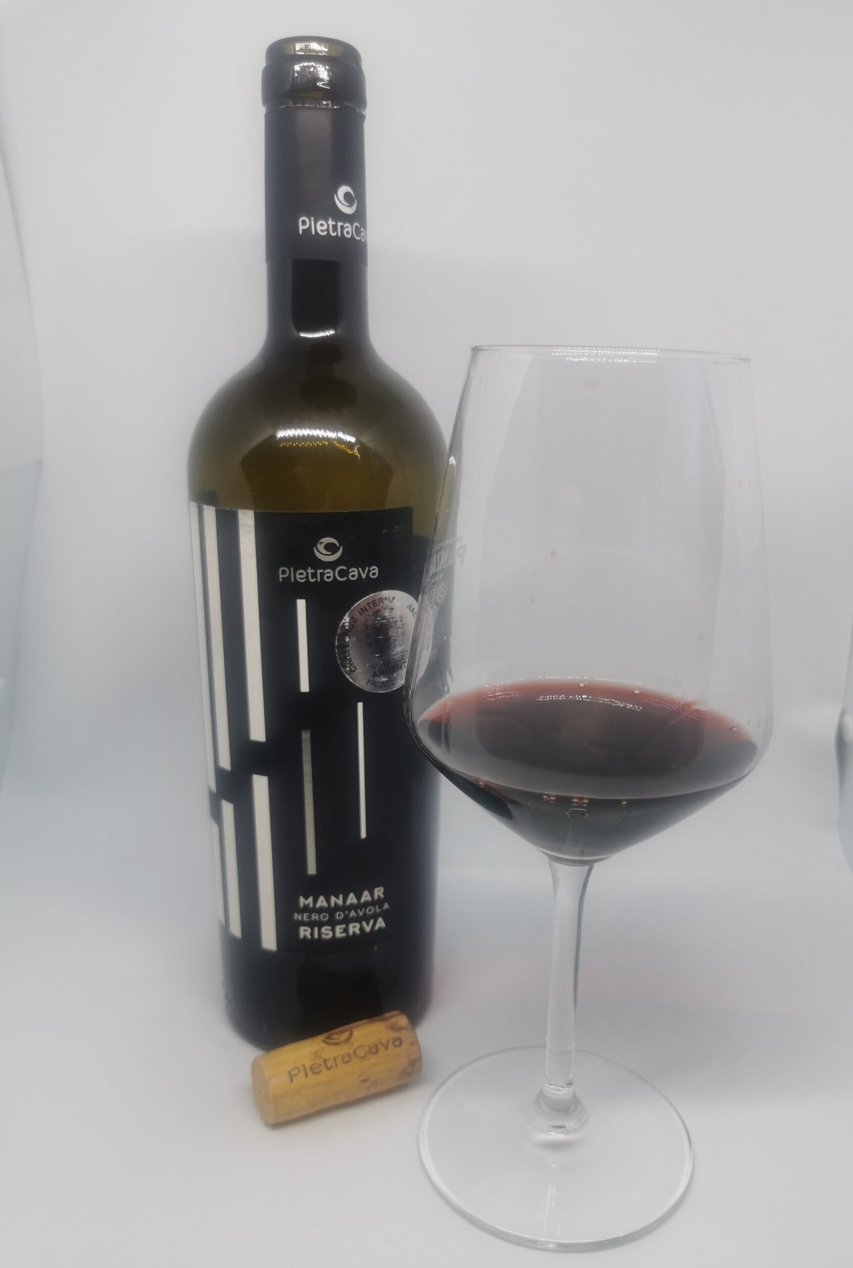 Calice di MANAAR 2016- Nero d’Avola 100% Pietra Cava