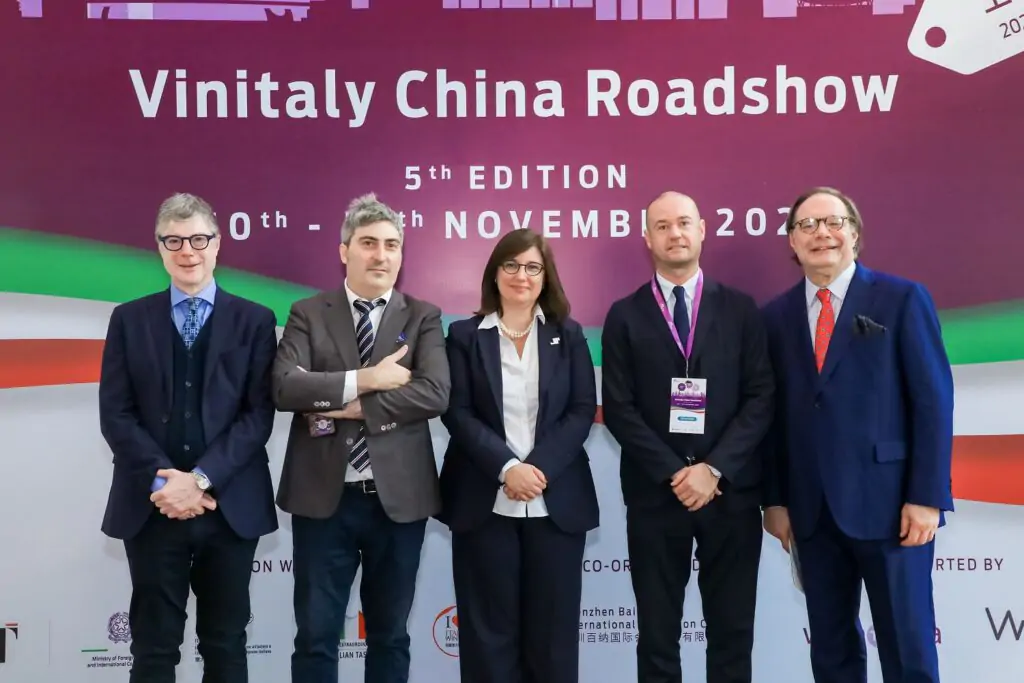 Vinitaly China RoadShow 2022, foto di gruppo, foto da comunicato stampa