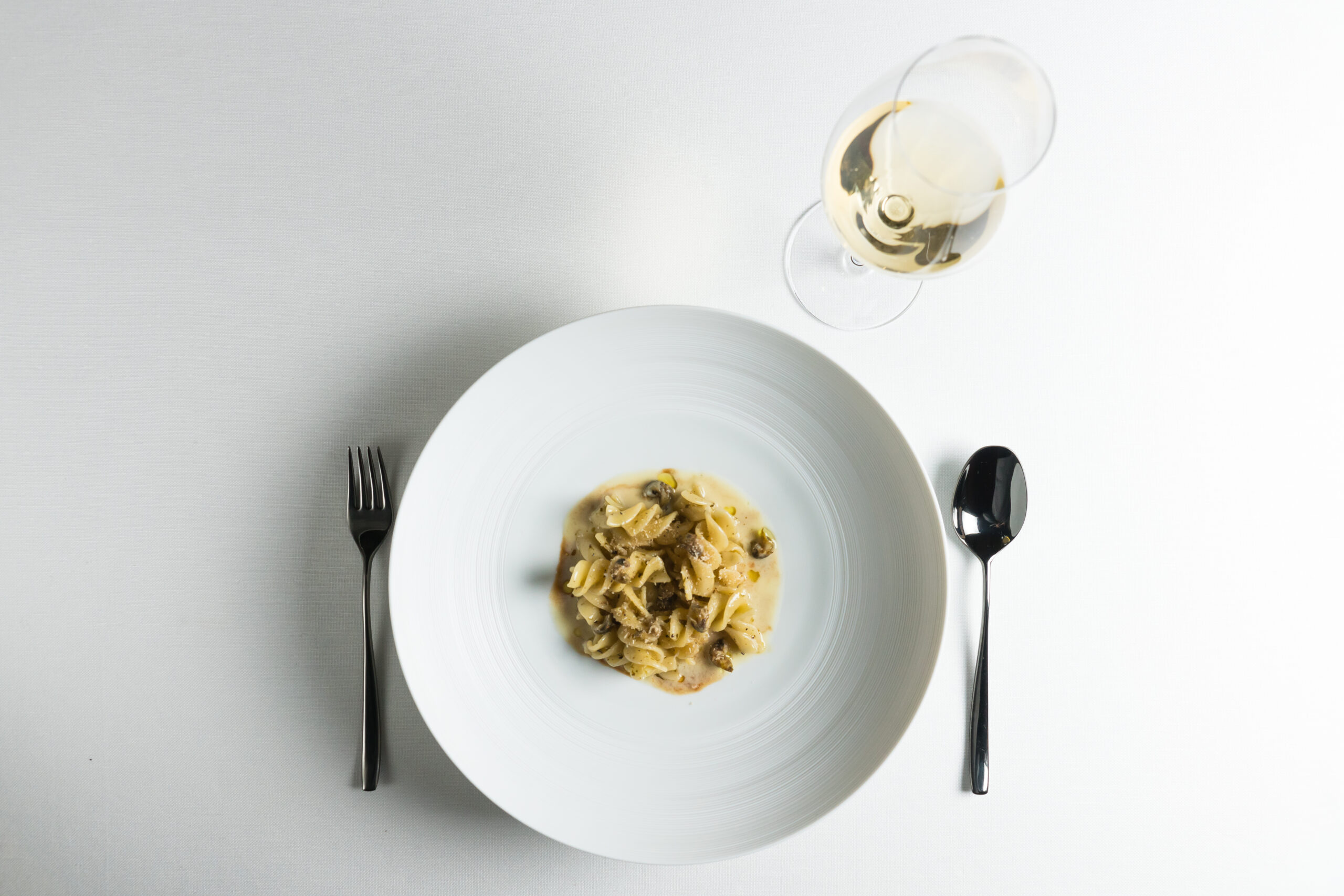 Chef Anthony Genovese “Fusilli, porri e mandorle”, foto da comunicato stampa