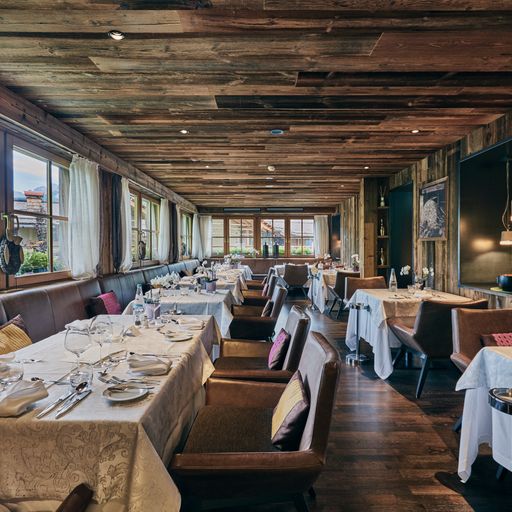 Sala ristorante Dolomiti Wellness Hotel Fanes 2022 per dei soggiorni da favola, foto da comunicato stampa