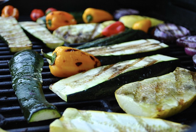 verdure grigliate in abbinamento alla carne cotta al barbecue, foto da internet