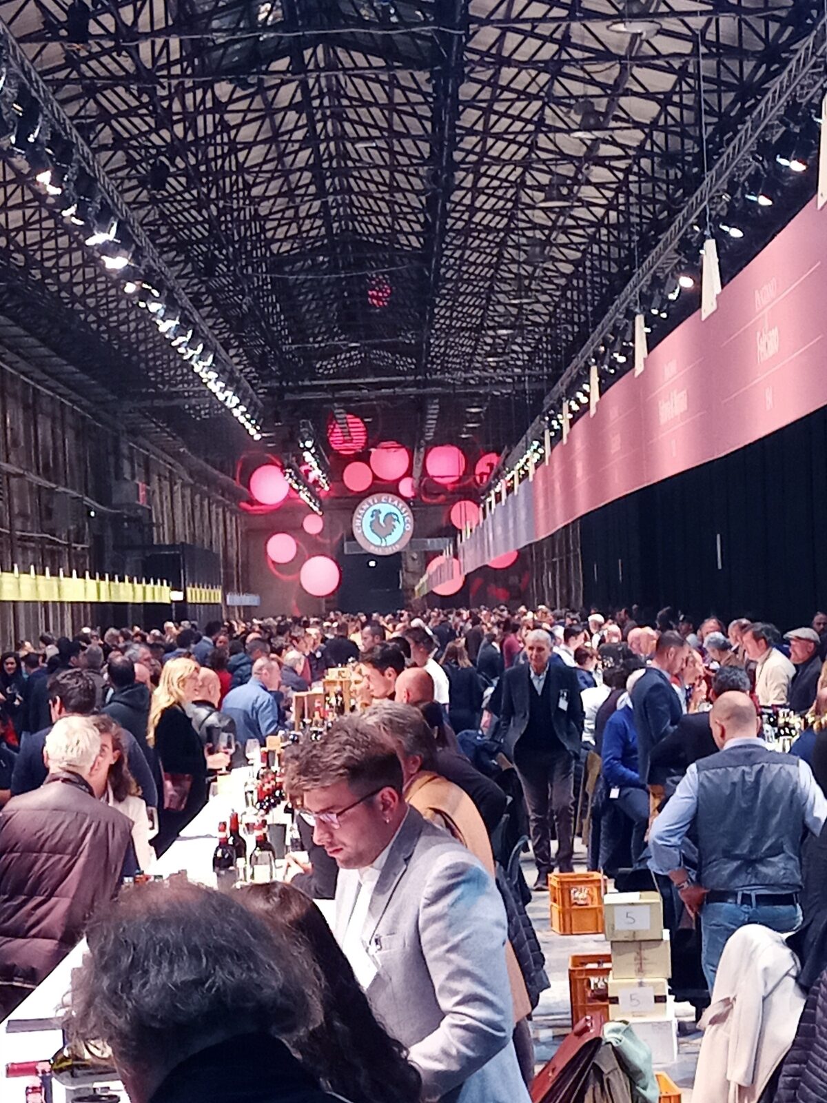 Momenti di degustazione all'evento: Chianti Classico Collection 2023 Stazione Leopolda, Firenze, foto di Cristina Santini