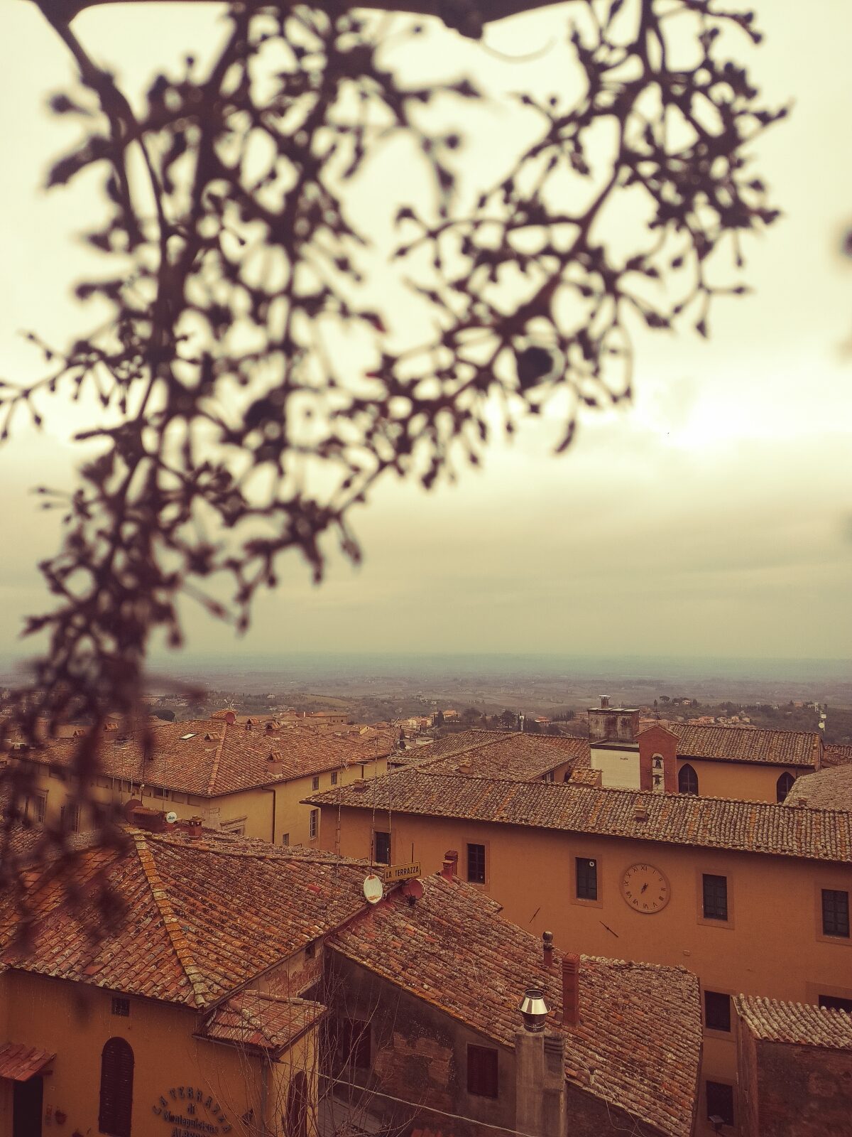 Da Palazzo Contucci in lontananza la Val d'Orcia, foto di Cristina Santini