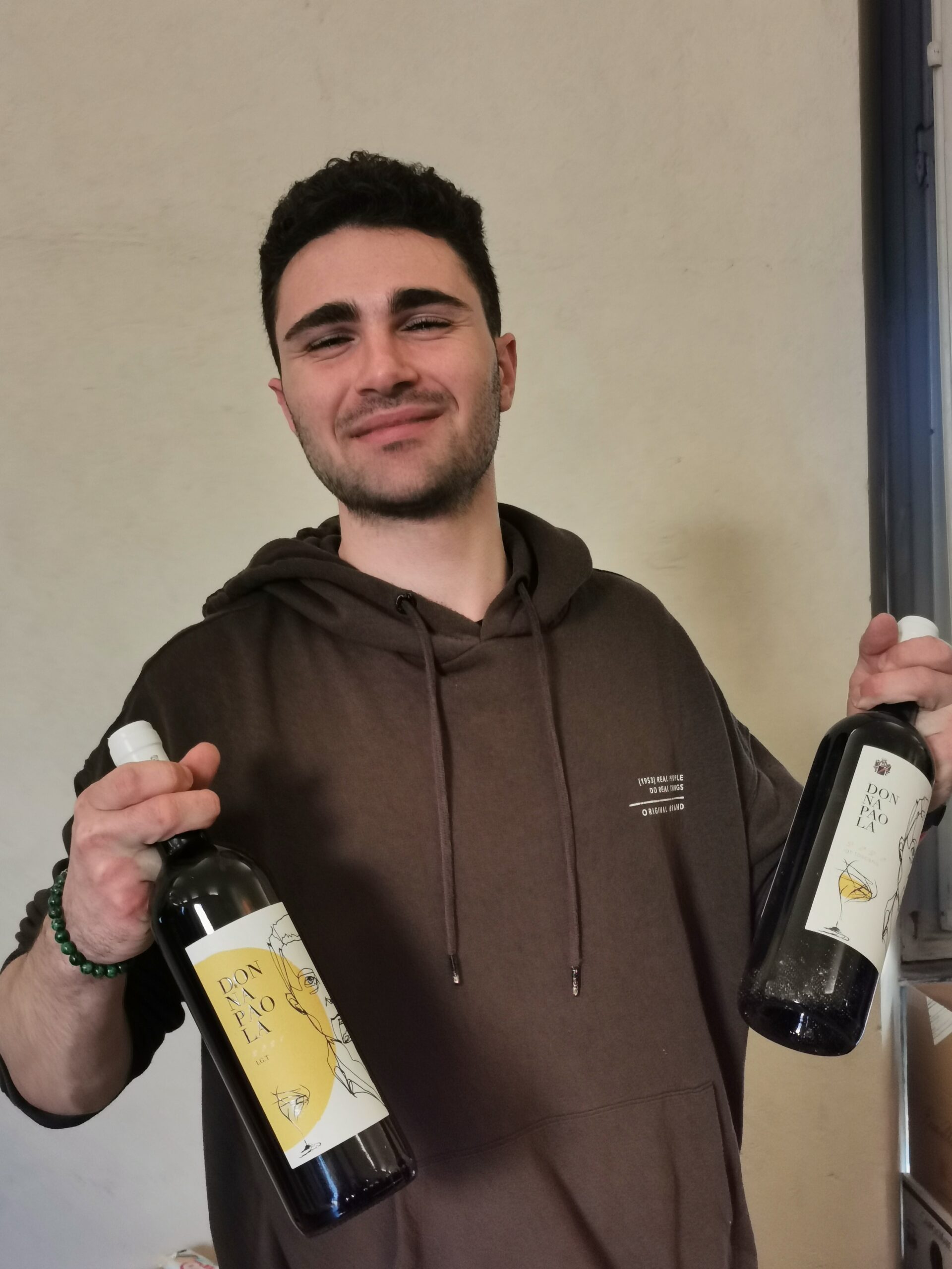 Produttore e bottiglia Donna Paola di Cantina Biagiotti, articolo: Vini della Costa, l'anteprima a Lucca Gustosa 2023, foto di Elsa Leandri