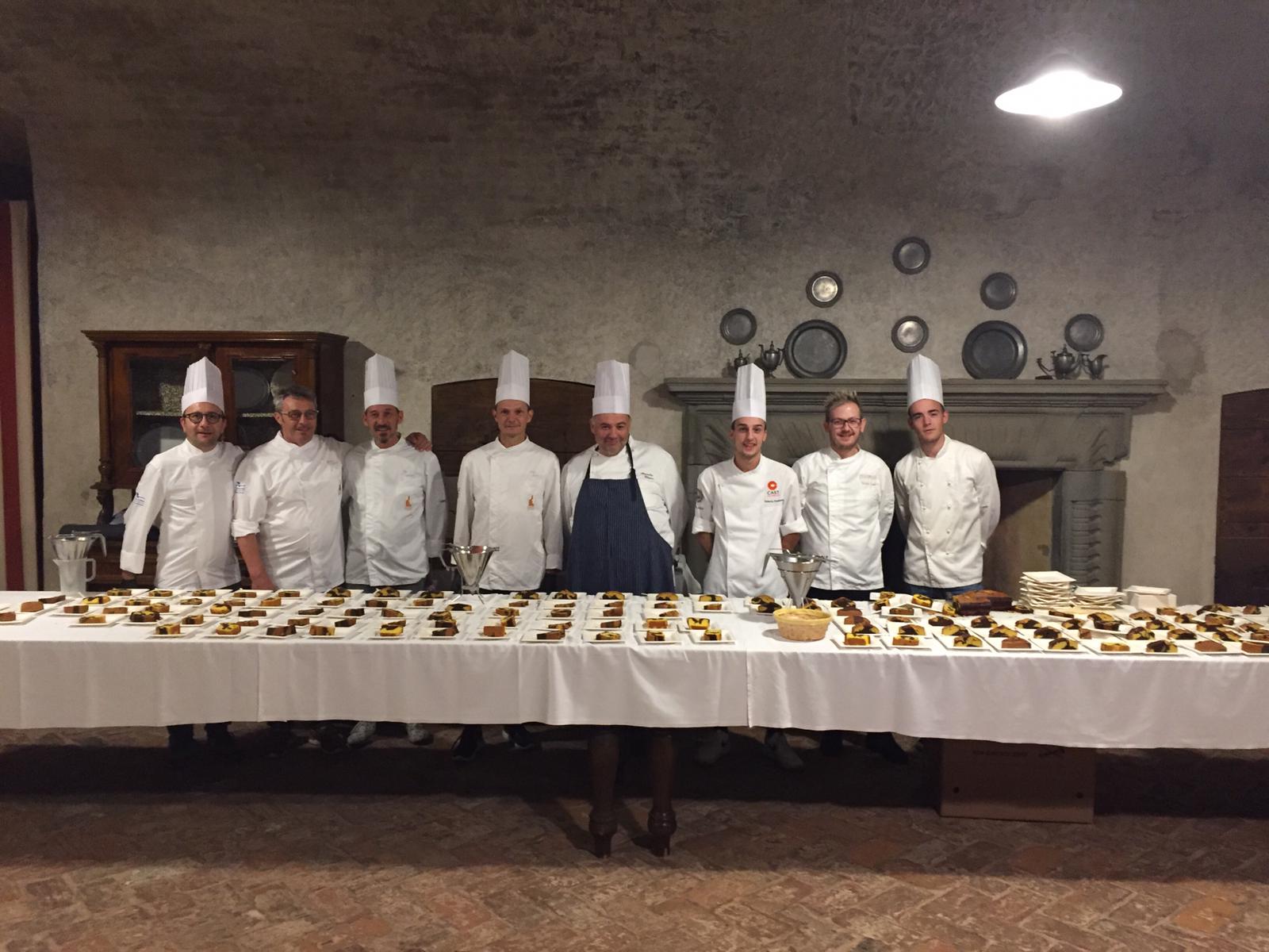 Alcuni pasticceri del consorzio, articolo: Biscotti Longobardi a Merano WineFestival 2022, arte secca, foto da sito
