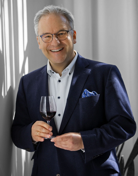 Master of Wine Markus Del Monego, foto da comunicato stampa, articolo: La Regina Bianca di Toscana ti aspetta al ProWein 2023!