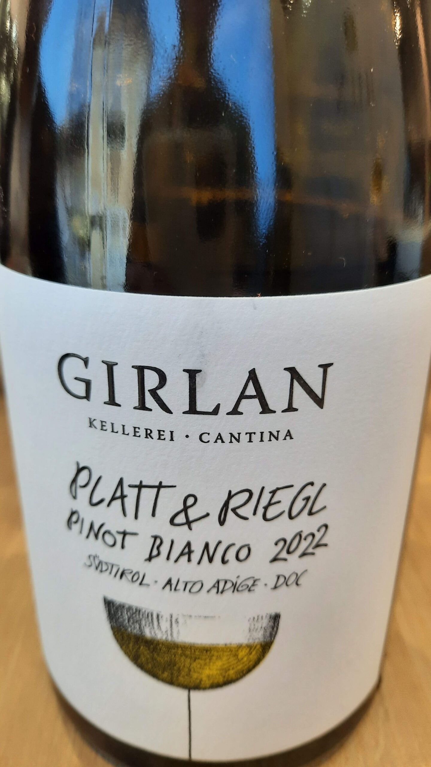 Platt & Riegl Pinot Bianco Alto Adige Doc 2022, Cantina Girla, foto di Adriano Guerri