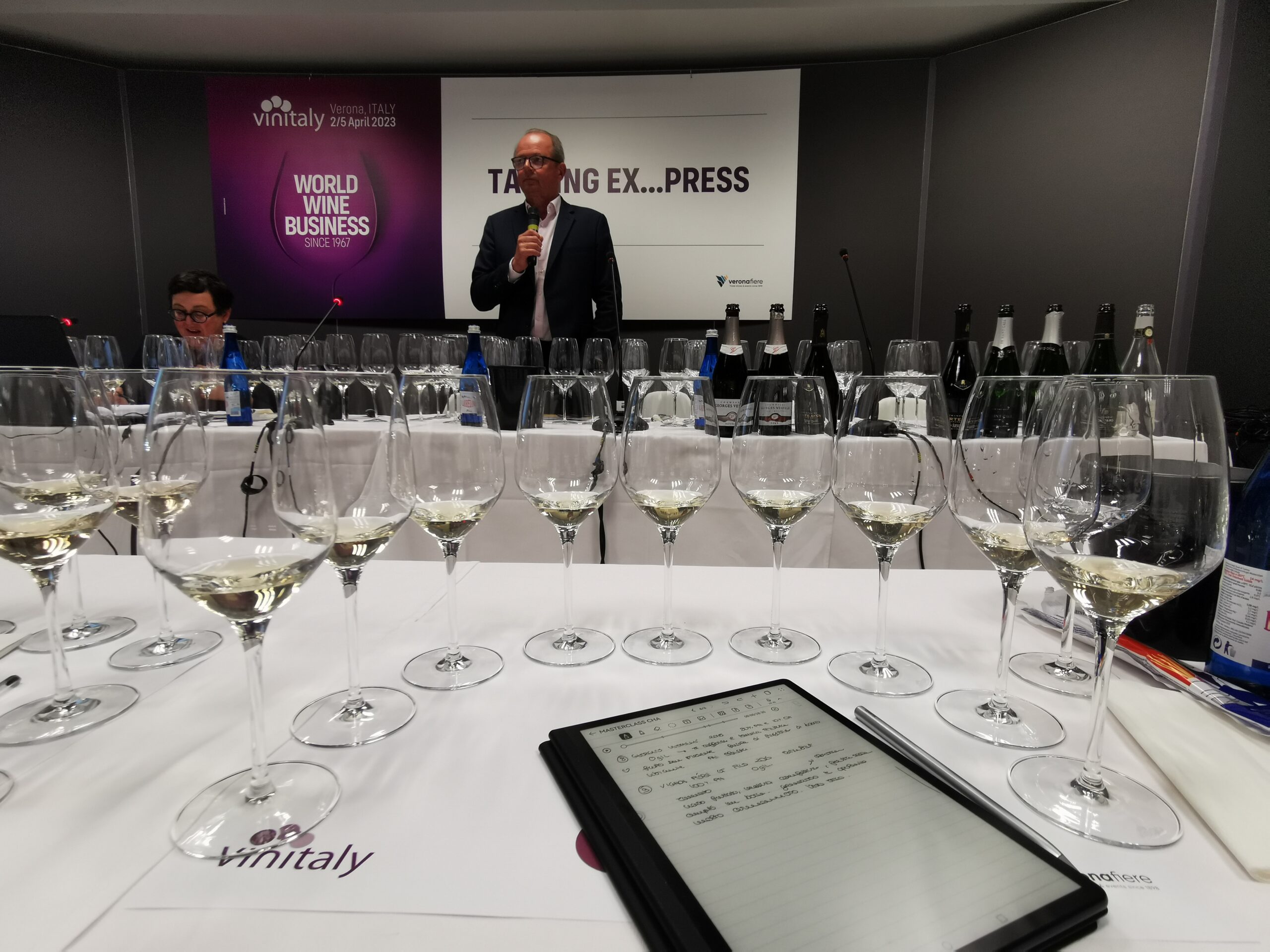 Calici degustazione degli champagne al Vinitaly, foto di Elsa Leandri