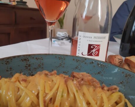 Maison Olivier Herbert con lo Champagne Brut Rosè in abbinamento alla carbonara di tonno con le linguine del Pastificio Ducato d'Amalfi, foto di Carol Agostini