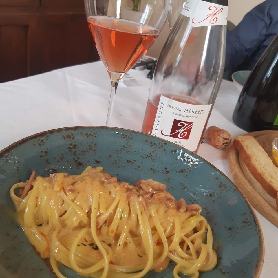 Maison Olivier Herbert con lo Champagne Brut Rosè in abbinamento alla carbonare con le linguine del Pastificio Ducato d'Amalfi