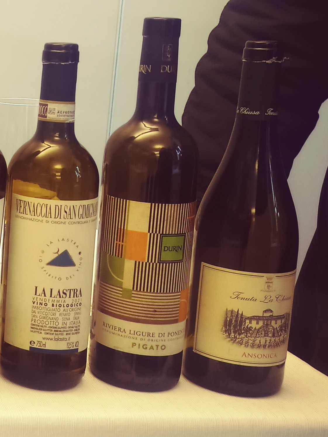 Degustazione dei vini delle cantine citate, foto di Cristina Santini al Wine Cube di Partesa