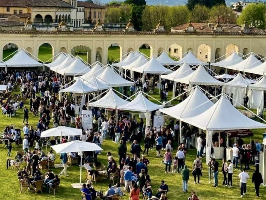 Panoramica della manifestazione OnlyWine Festival 2023, foto di Alberto Chiarenza