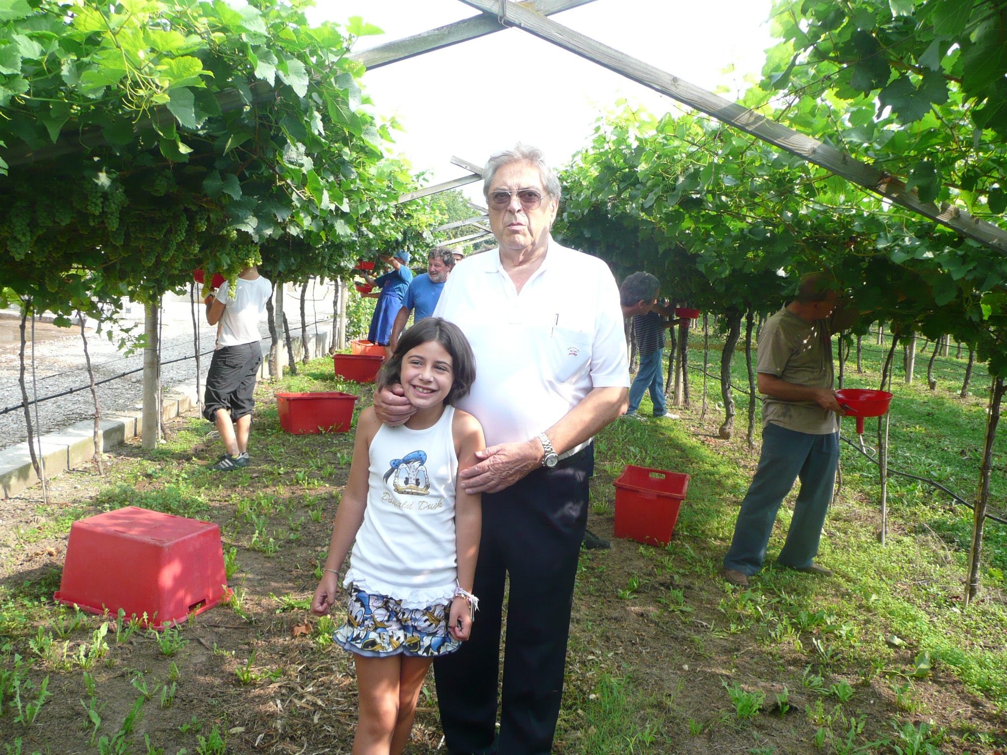 Leonello Letrari con la nipote Margherita figlia di Lucia, foto originale dall'azienda