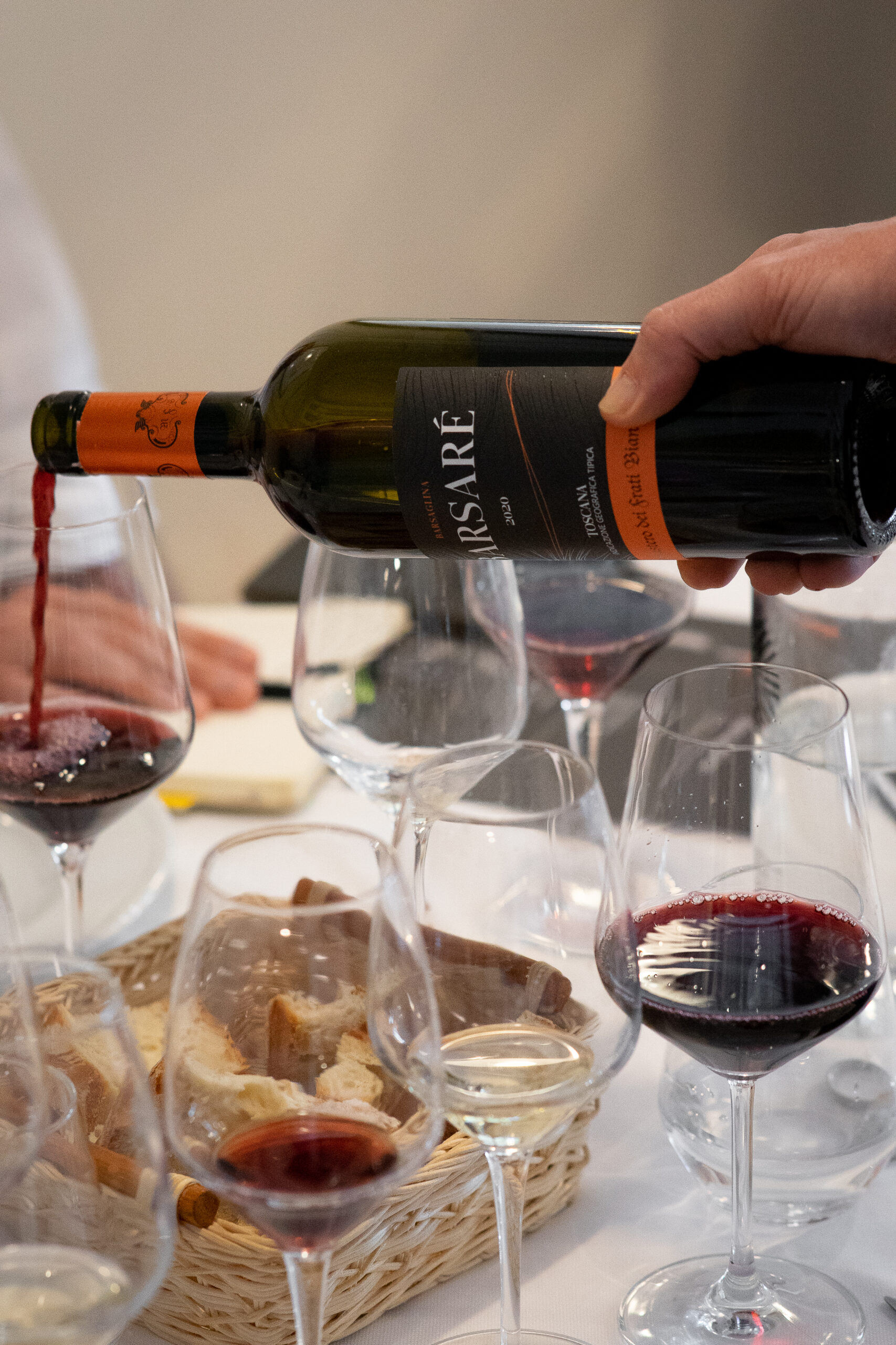 Monastero dei Frati Bianchi, vini in degustazione, foto da comunicato stampa