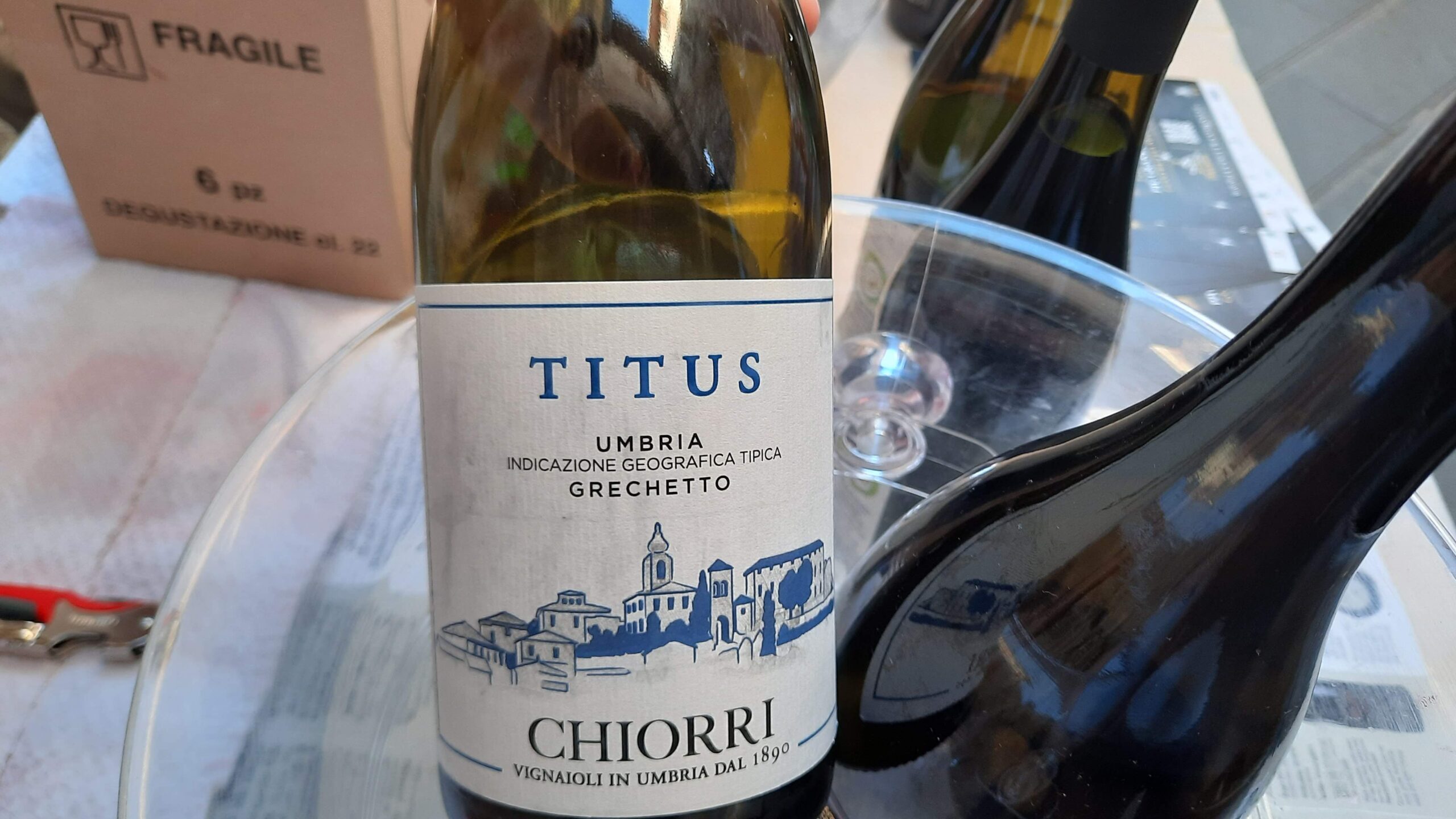 Titus Umbria Igt Grechetto 2022 Az. Chiorri, foto e articolo di Adriano Guerri: Corciano Castello di vino 2023, tra assaggi e borgo storico