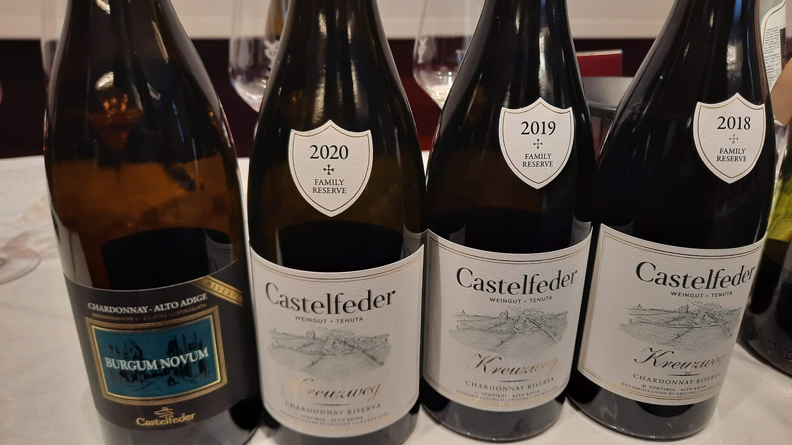 Chardonnay Riserva Burgum Novum e  Chardonnay Kreuzweg Family Reserve, articolo: Castelfeder e gli assaggi al Merano WineFestival 2023, foto di Adriano Guerri
