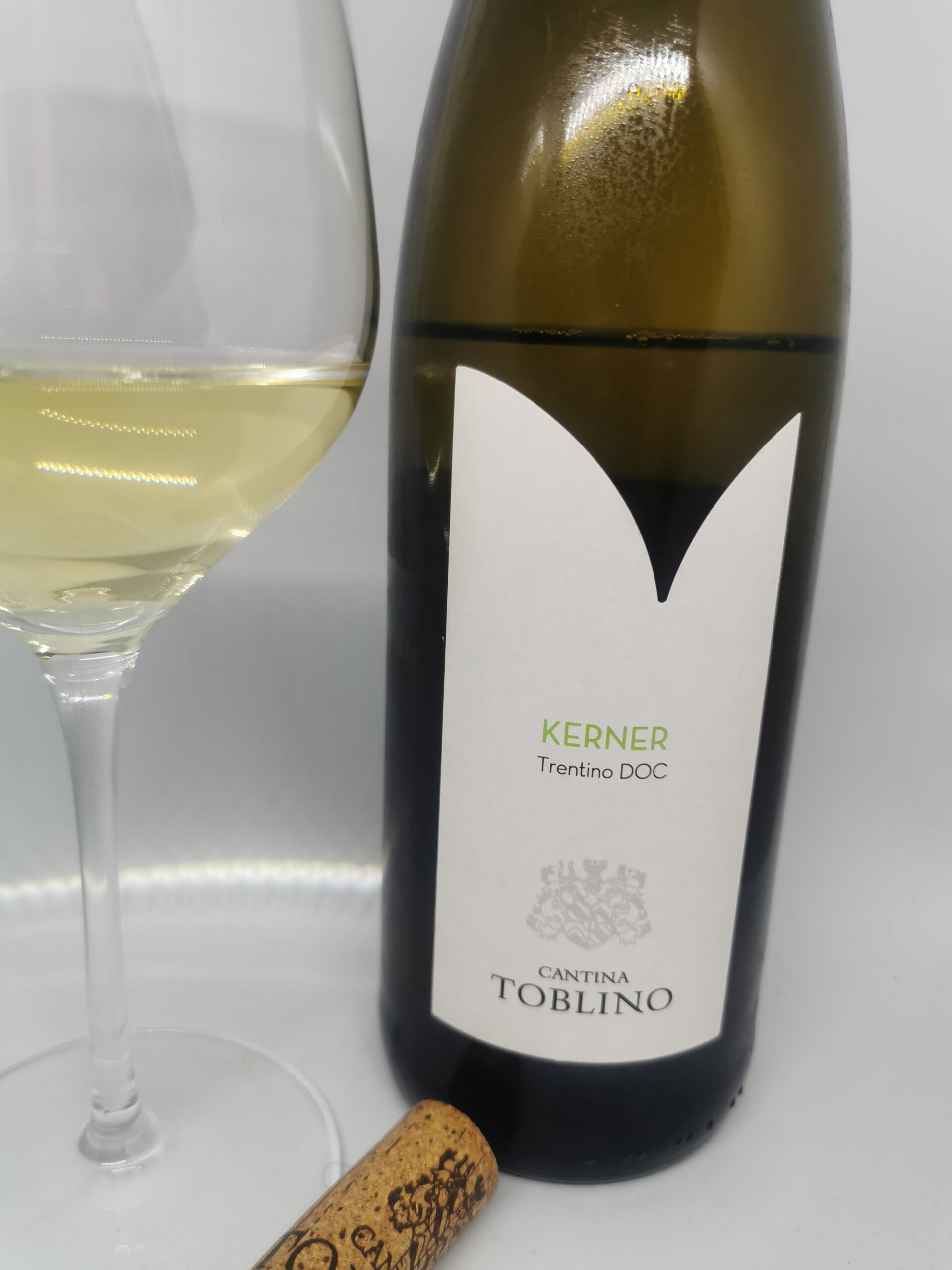 Cantina Toblino Kerner 2021, articolo: Cantina Toblino 2023, assaggi vitivinicoli della Valle dei Laghi, foto di Elsa Leandri