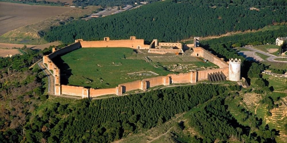 CANTINA LA MARCHESA - Vendemmia 2023, Progetti si spiccata attualità che declinati con antiche competenze:Marika Maggi e Sergio Grasso, Fortezza Lucera foto da sito