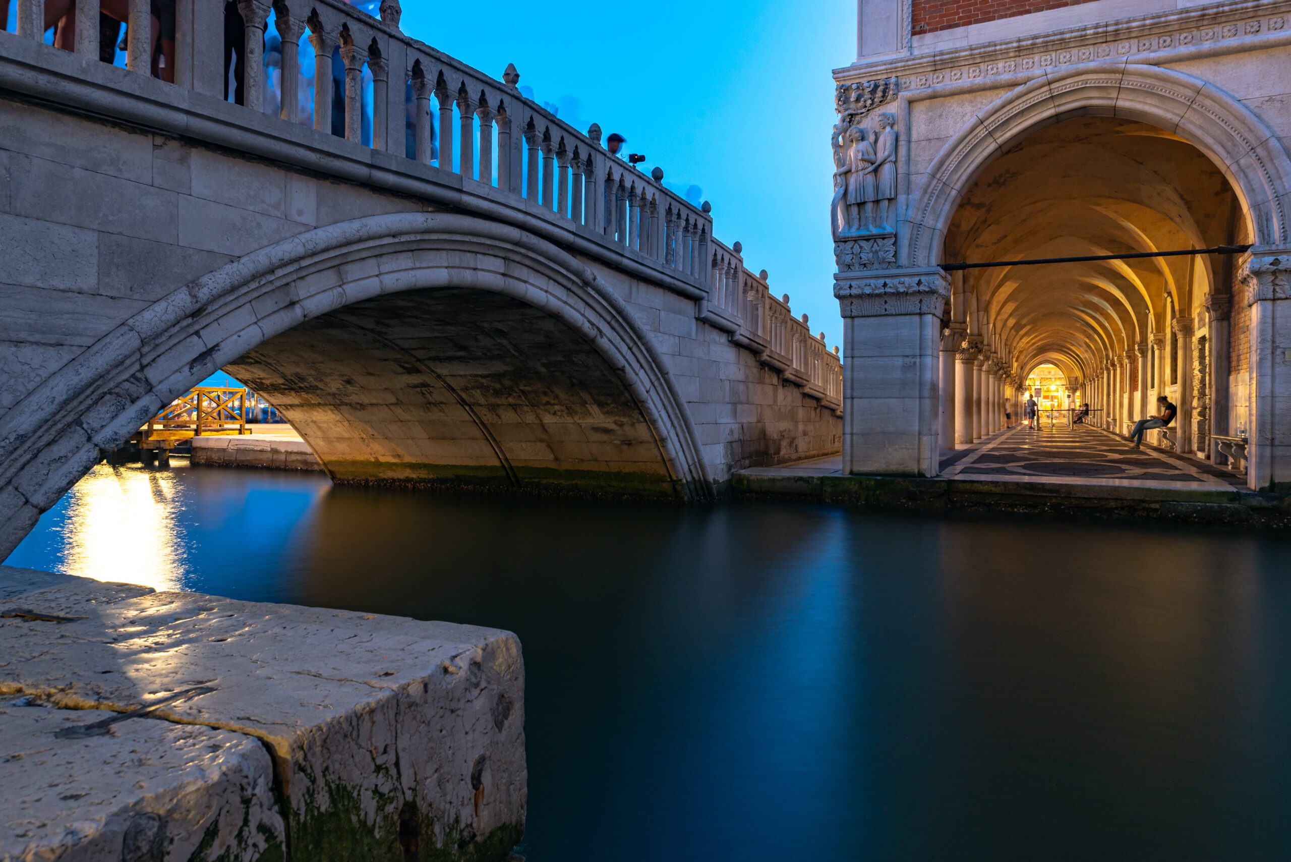 Le Cortigiane di Venezia nel XVIII Secolo: L'Intrigante Mondo delle "Corti" Lagunari, foto di Wolfgang