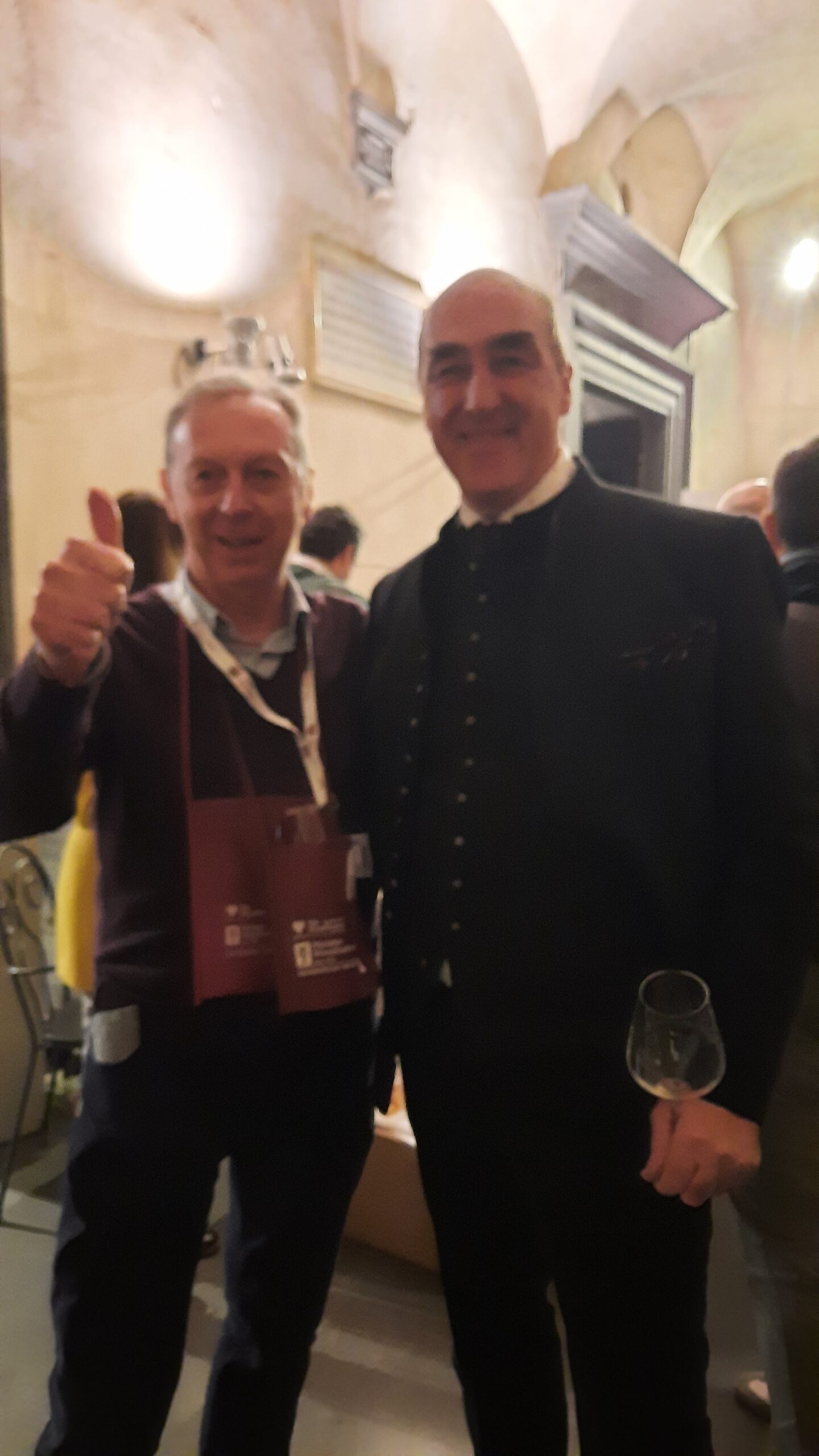 Wine e Siena 2024 tra nuovi assaggi e luoghi da fiaba, foto dell'autore, Adriano Guerri con Helmuth Köcher